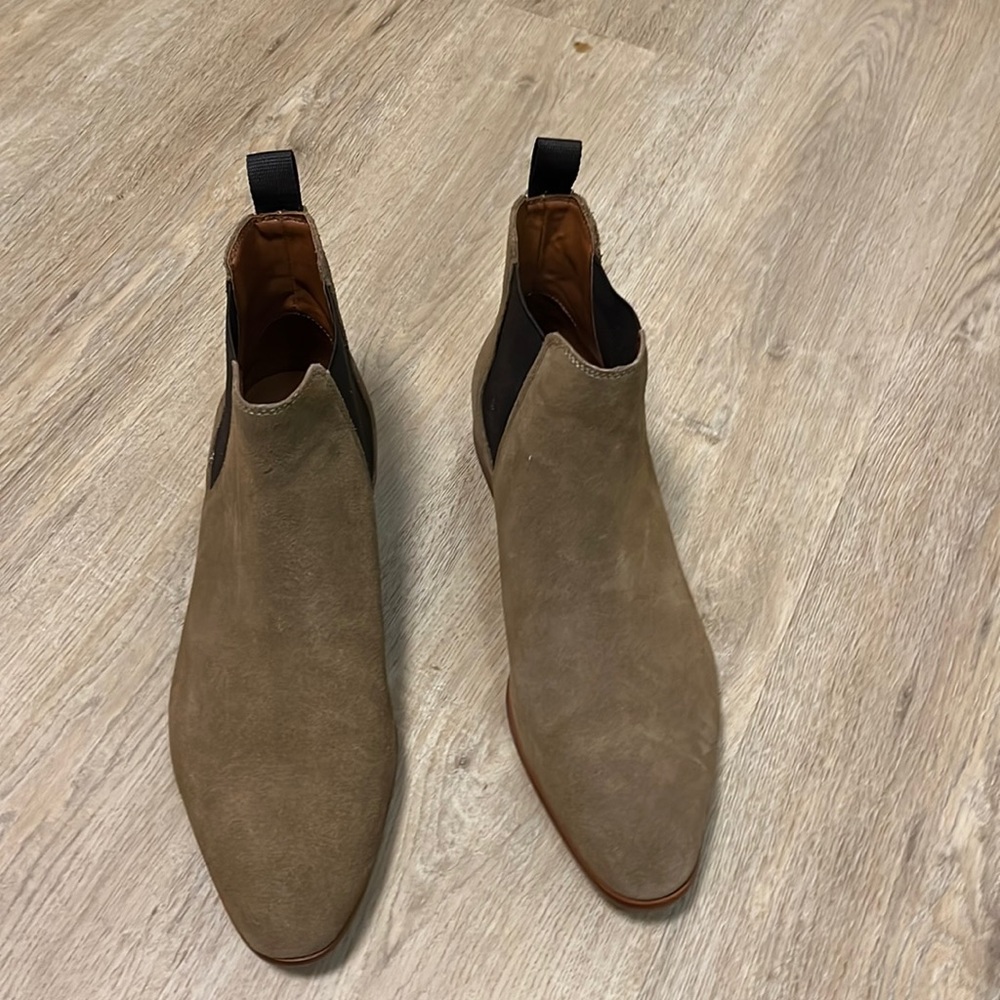 BP Suede Water Resistant Chelsea Boots - Never Before Worn - Size 11